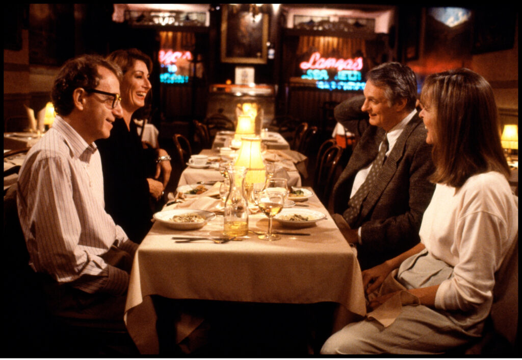 וודי אלן, דיאן קיטון, אנג'ליקה יוסטון ואלן אלדה, מתוך "תעלומת רצח במנהטן"